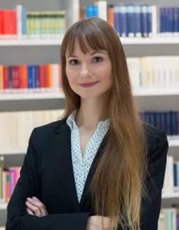 A picture of Prof. Dr. Sophie Marshall.